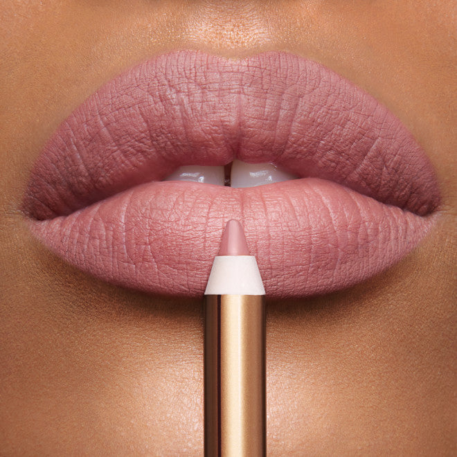 LIP CHEAT PILLOW TALK FAIR ihr bekommt in dem Set 3 lipliner je 0,8g ohne Kartonage (insgesamt bekommt ihr 3 lip liner  2,4g)