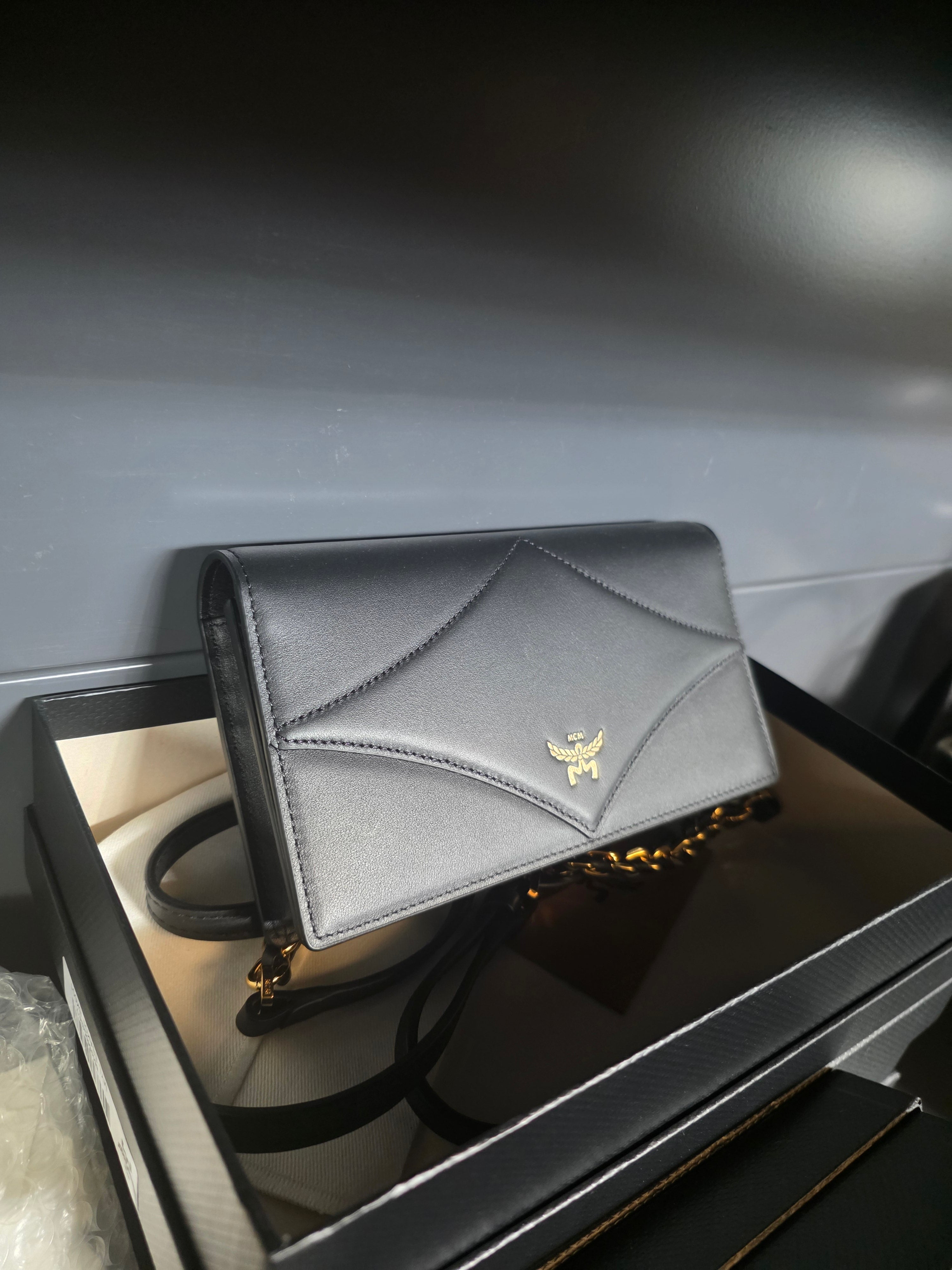 MCM Crossbody flach/schwarz