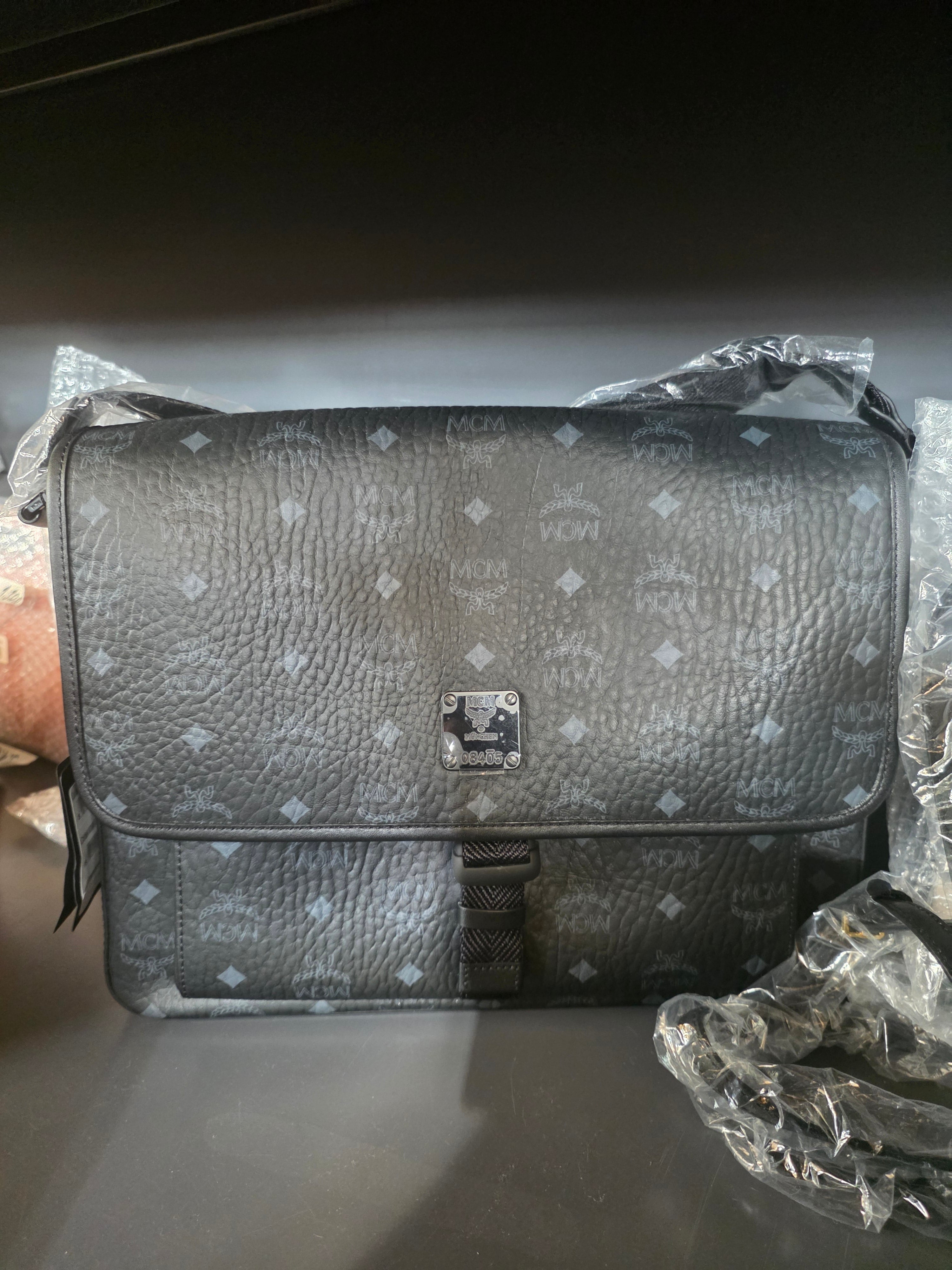 MCM Messenger Medium SCHWARZ Monogram