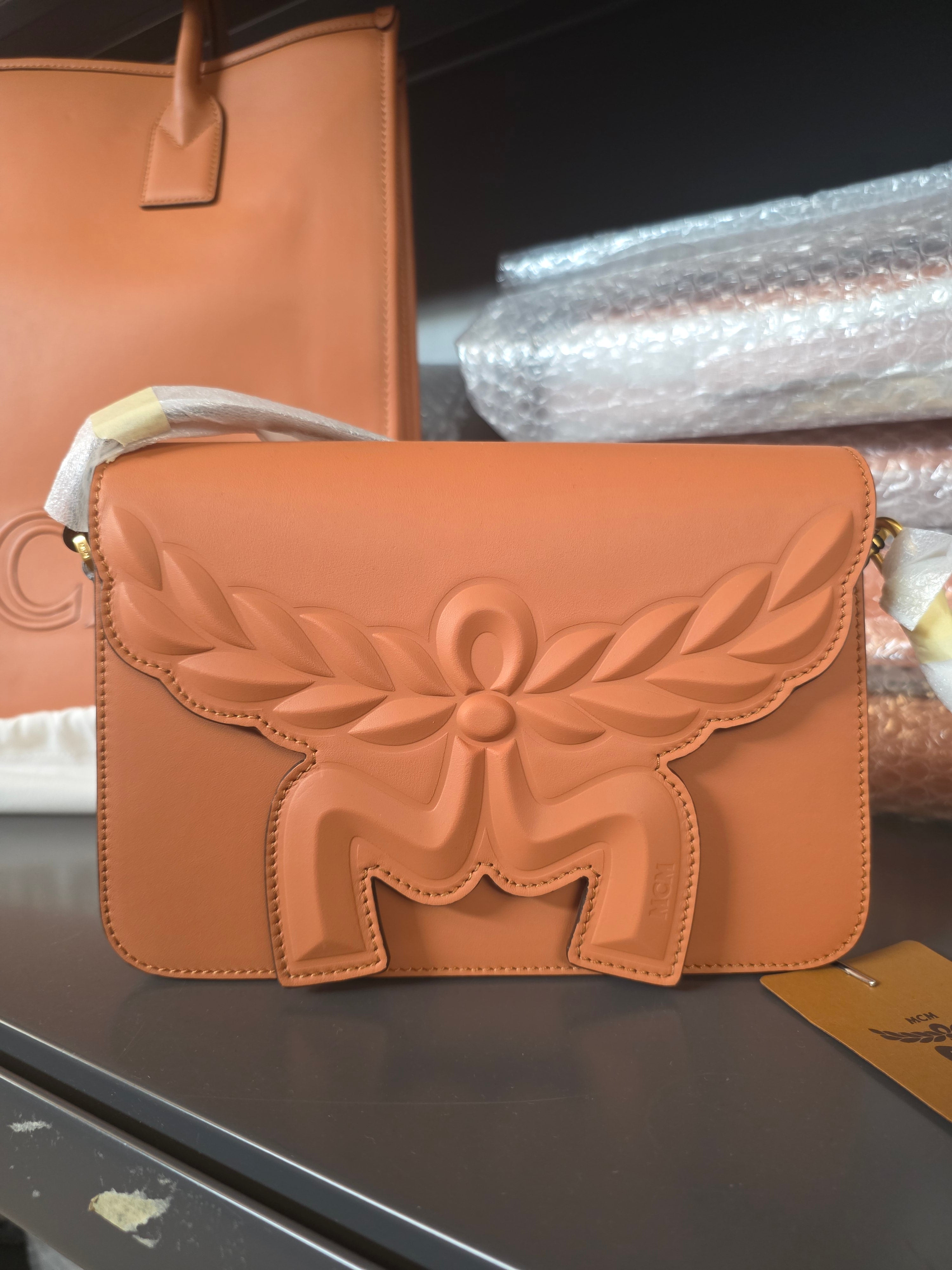 MCM Crossbody (Großes LOGO) Braun
