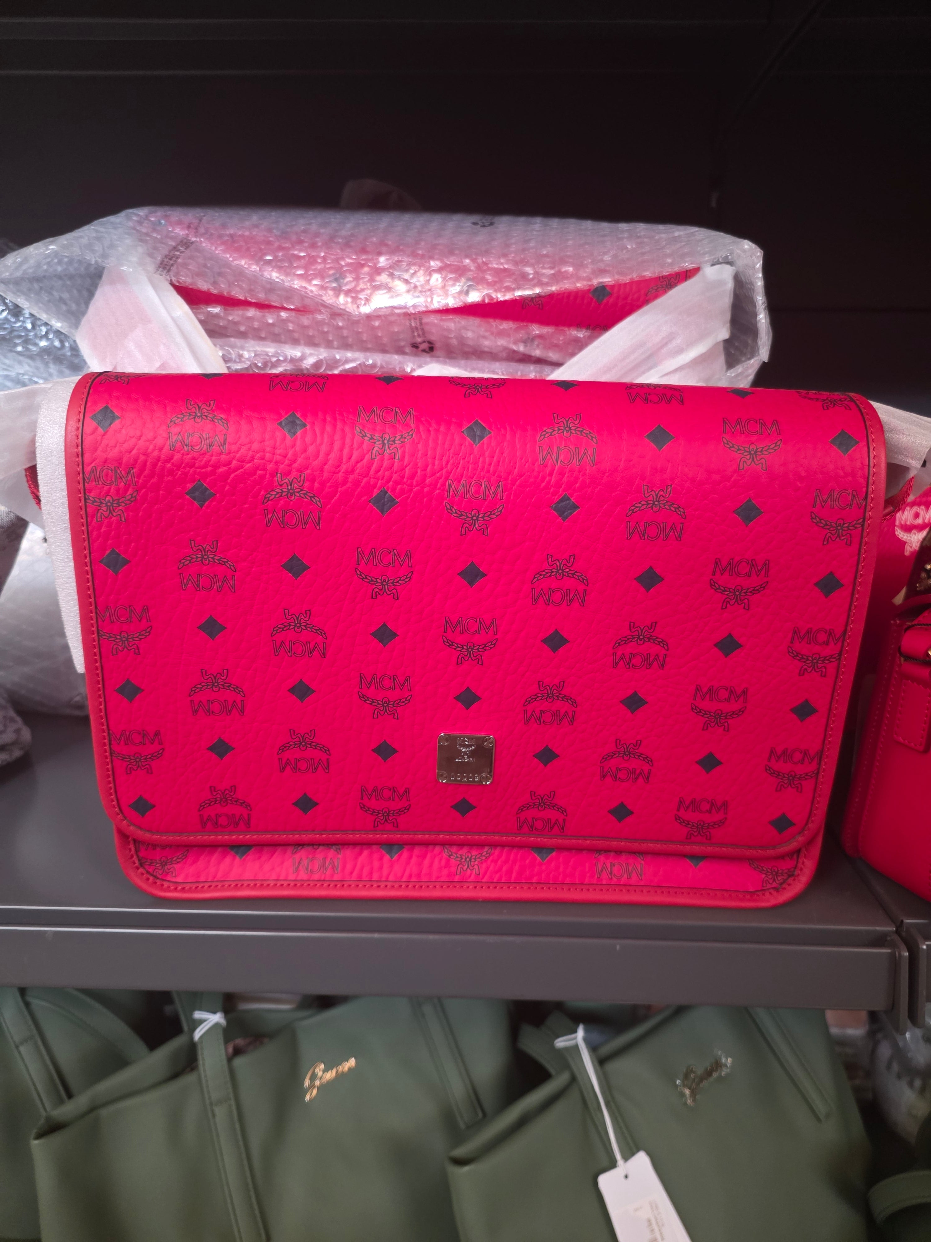 Sac messager MCM moyen monogramme rouge