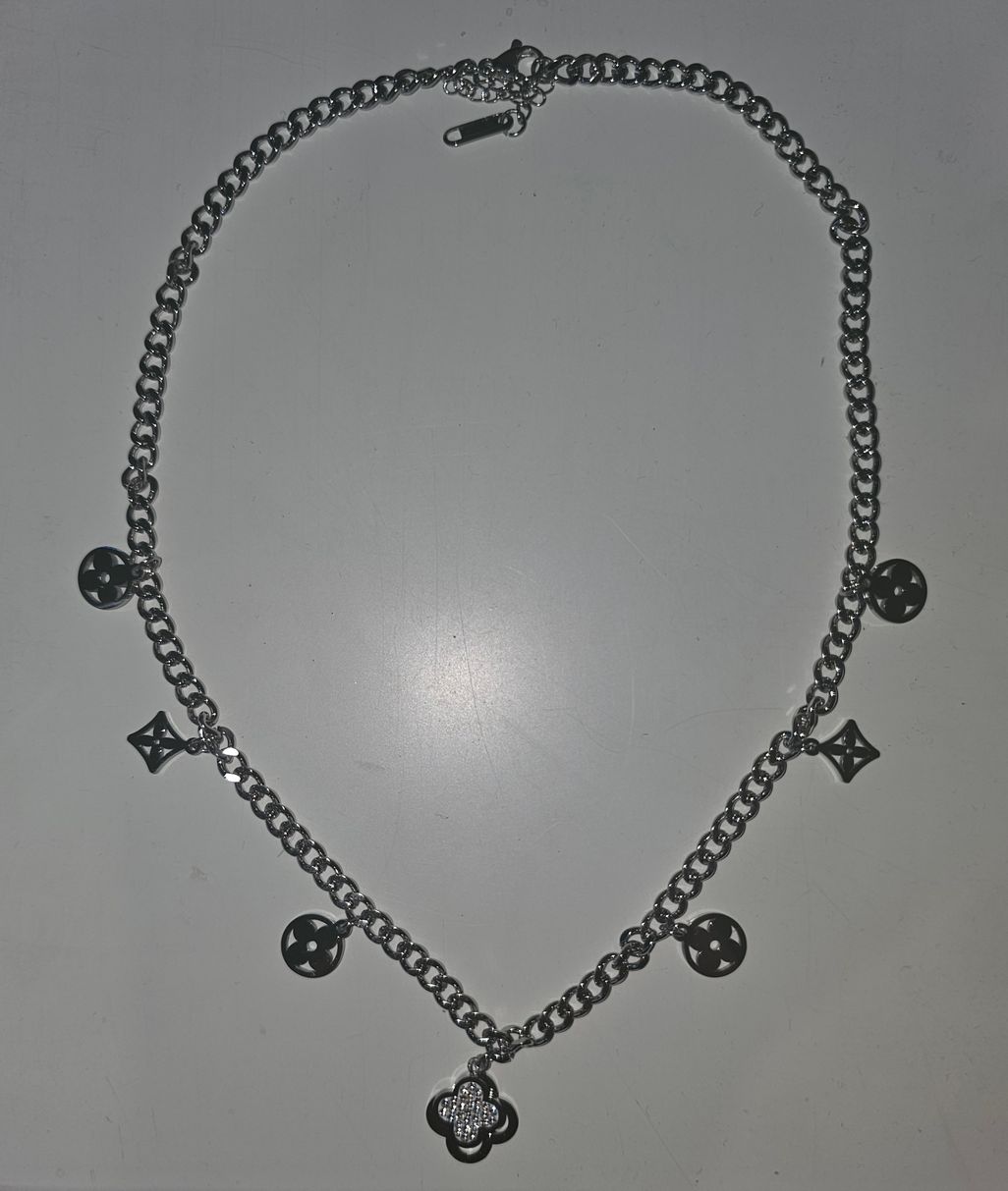 Lilyan Kette aus Edelstahl