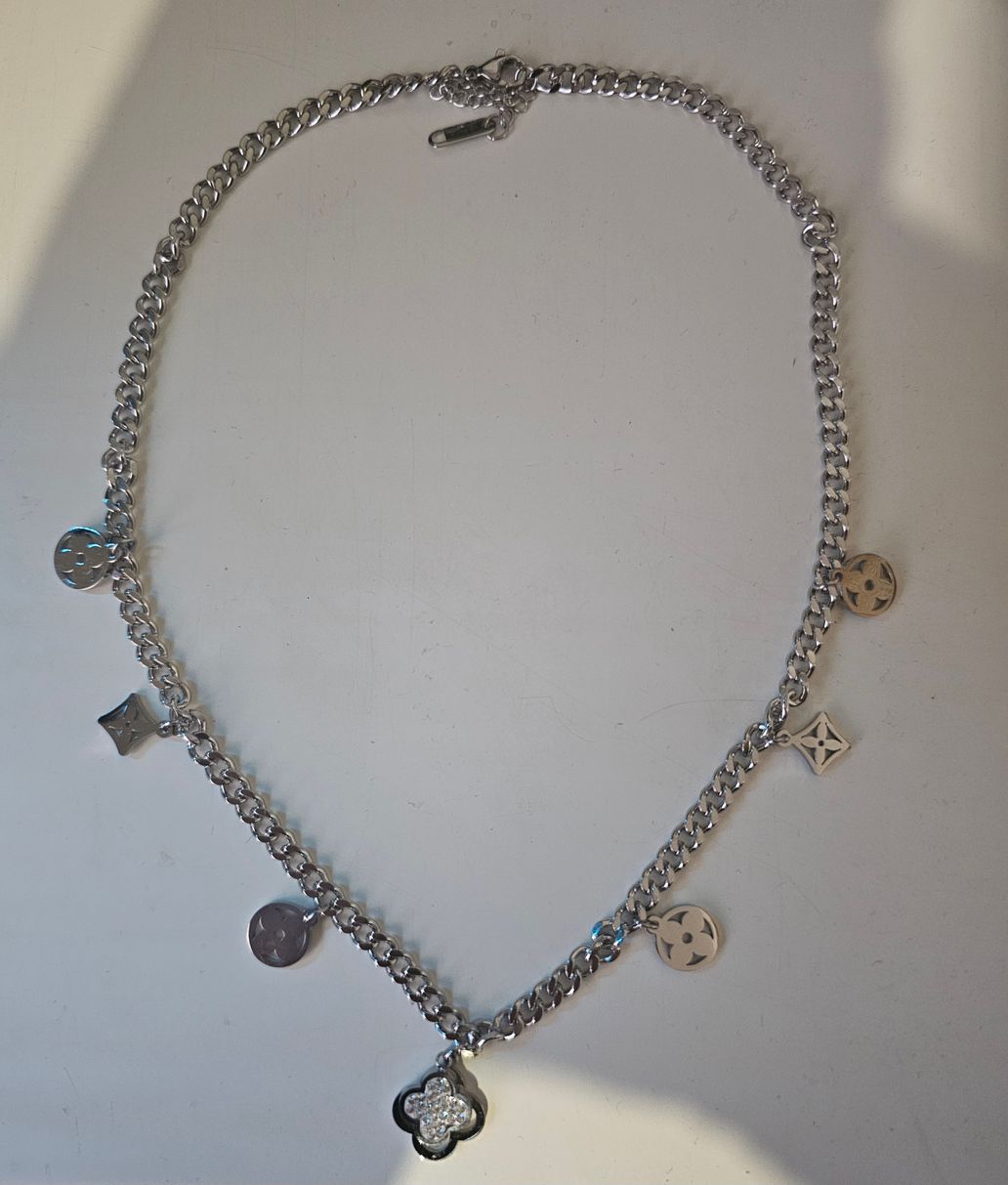 Lilyan Kette aus Edelstahl
