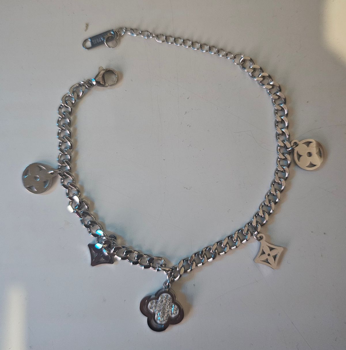 Lilyan Armband aus Edelstahl